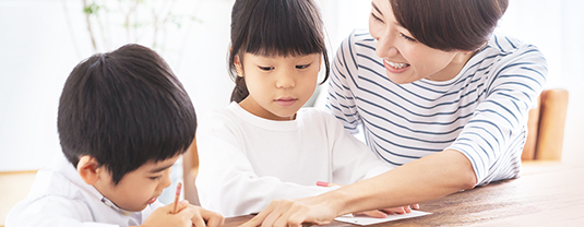 2人で協力する子供